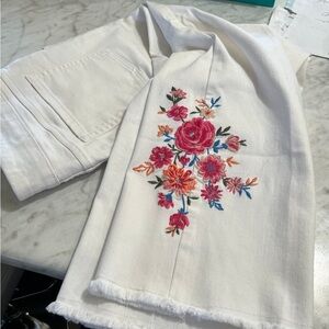 The Pioneer Woman Cream Floral Embroidered Cropped Jeans